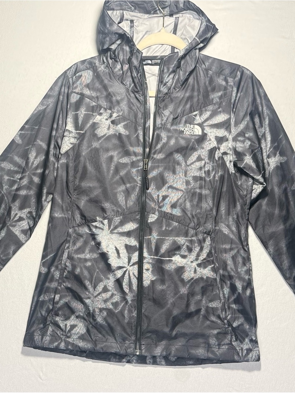 The North Face Women's Gray Floral-Print Hooded Windbreaker